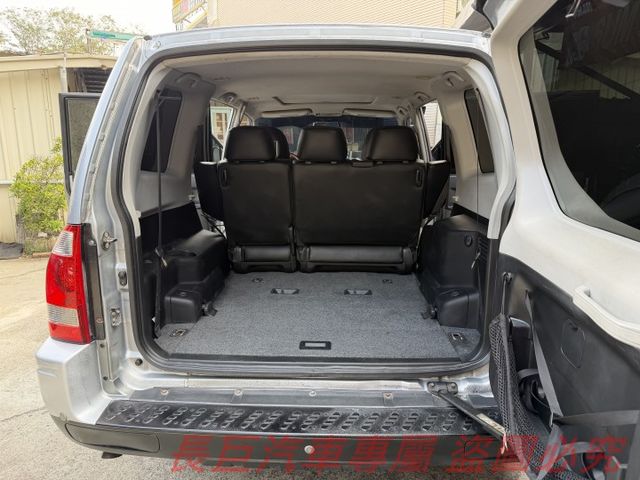 全車原鈑件/7人座/4WD/大螢幕安卓機/5速手自排/電動椅/後座出風口/天窗/越野王者  第9張相片