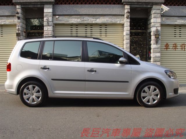 1.6柴油渦輪引擎.全車原鈑件.原廠保養.倒車顯影.6安.車頂行李架.7速手自排.超搶手.可全貸  第3張相片