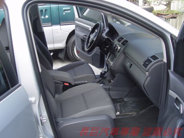 1.6柴油渦輪引擎.全車原鈑件.原廠保養.倒車顯影.6安.車頂行李架.7速手自排.超搶手.可全貸  第6張相片