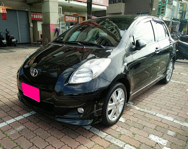 2010年 YARIS 1.5 S版 黑色小鴨 僅跑三萬多公里  第1張相片