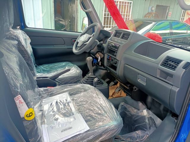四輪傳動 全新領牌車 贈送原廠前後錄行車記錄器  第7張相片