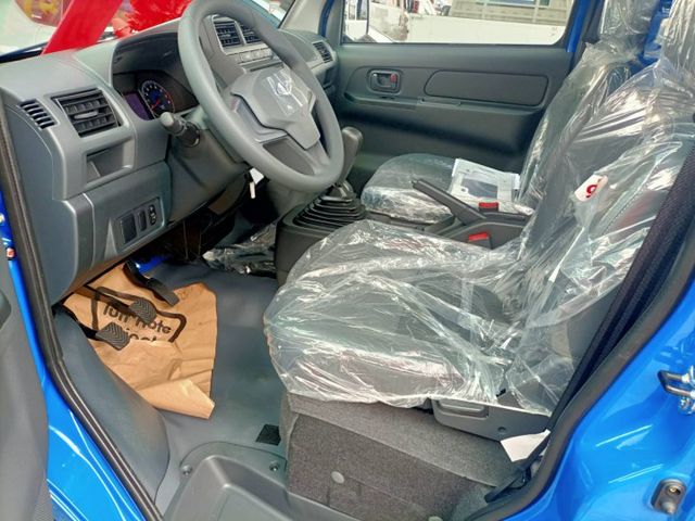 四輪傳動 全新領牌車 贈送原廠前後錄行車記錄器  第12張相片