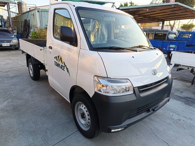 全新領牌車 手排  買車就送前後行車記錄器 新車保固到2026年8月  第1張相片