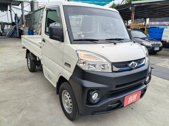 里程保證5萬多公里 原鈑件無事故 原廠記錄可查 車況佳 四輪換新 買回去無待修立刻發大財  第1張相片