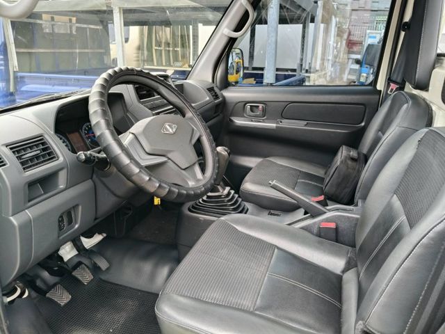 里程保證5萬多公里 原鈑件無事故 原廠記錄可查 車況佳 四輪換新 買回去無待修立刻發大財  第16張相片