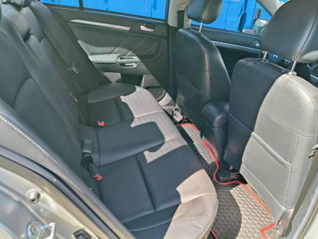 超漂亮一手個人用車 里程保證5萬多公里原鈑件 車主超顧車 免鑰匙啟動 雙安 ABS 定速 原廠保養 輪胎電池剛  第13張相片