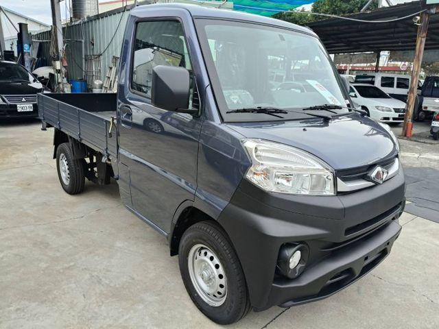 A190 自排 2024年全新領牌車 未使用過 里程僅12公里 原漆原鈑件有電動收摺後視鏡 還有白色的  第1張相片