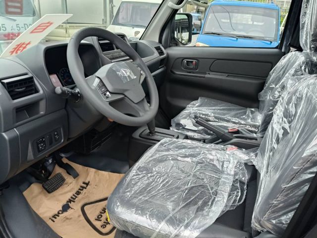 A190 自排 2024年全新領牌車 未使用過 里程僅12公里 原漆原鈑件有電動收摺後視鏡 還有白色的  第10張相片