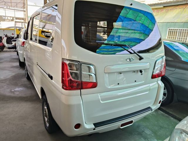 兩人座廂式貨車 有改色黃變白 您做生意最好的選擇 里程保證 無重大事故 有兩年或五萬公里保固  第3張相片