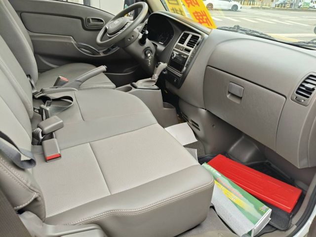 自手排 全新領牌車 貨斗10呎 柴油省油 舒適好開  第6張相片