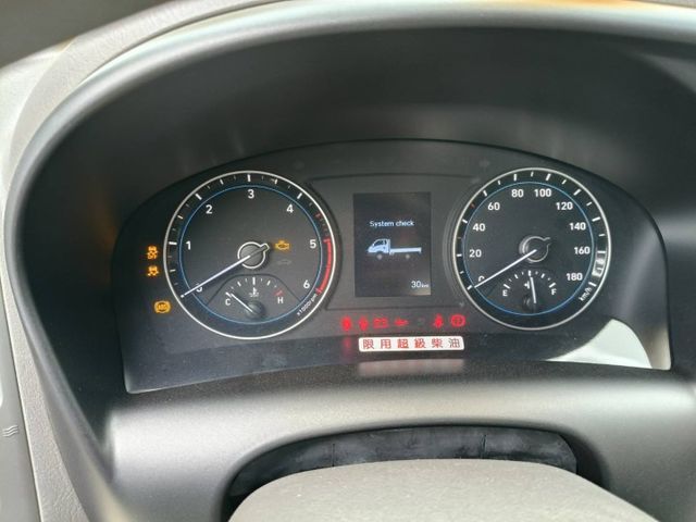 自手排 全新領牌車 貨斗10呎 柴油省油 舒適好開  第9張相片