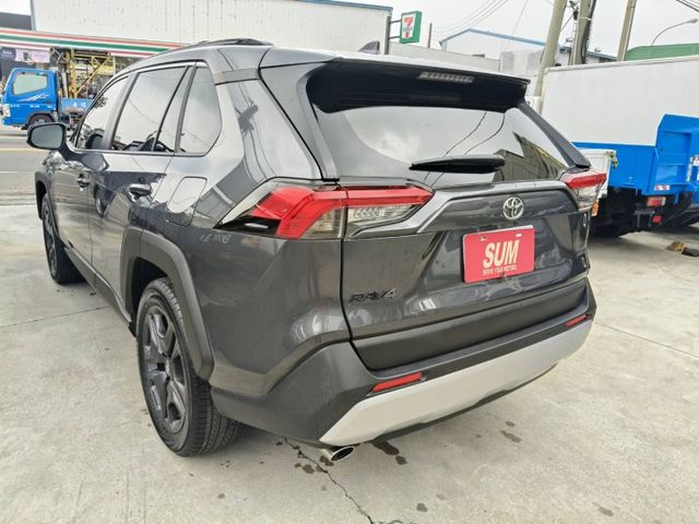 四輪傳動 AD版 全車原漆原鈑件 就像新車 里程保證11000多公里 盲點ACC車道偏移全景天窗電尾門電動椅  第4張相片