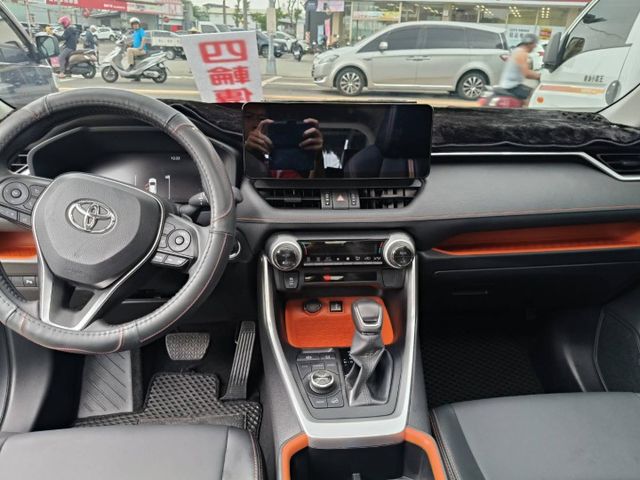 四輪傳動 AD版 全車原漆原鈑件 就像新車 里程保證11000多公里 盲點ACC車道偏移全景天窗電尾門電動椅  第12張相片