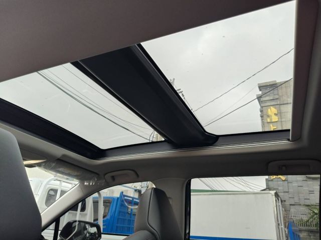 四輪傳動 AD版 全車原漆原鈑件 就像新車 里程保證11000多公里 盲點ACC車道偏移全景天窗電尾門電動椅  第14張相片
