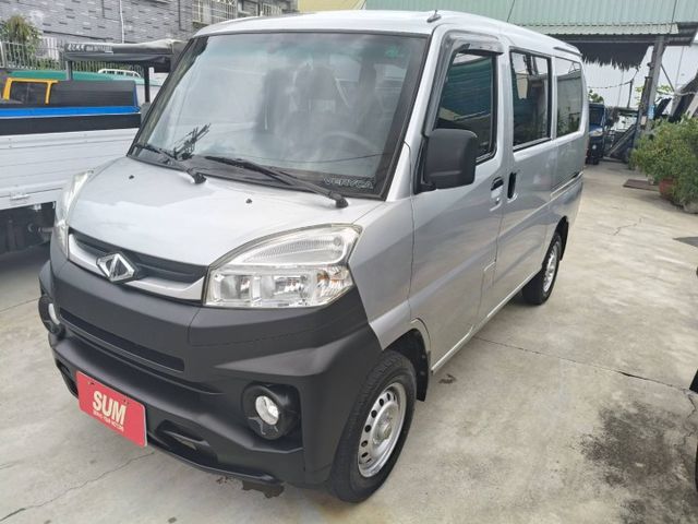 2022年3月出廠 A180 里程保證 原鈑件 手排五人座客貨車  有盲點 雙安 ABS TRC  第2張相片