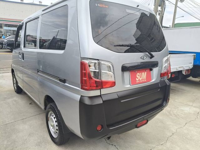 2022年3月出廠 A180 里程保證 原鈑件 手排五人座客貨車  有盲點 雙安 ABS TRC  第4張相片