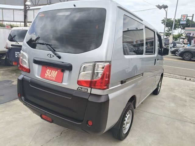 2022年3月出廠 A180 里程保證 原鈑件 手排五人座客貨車  有盲點 雙安 ABS TRC  第5張相片