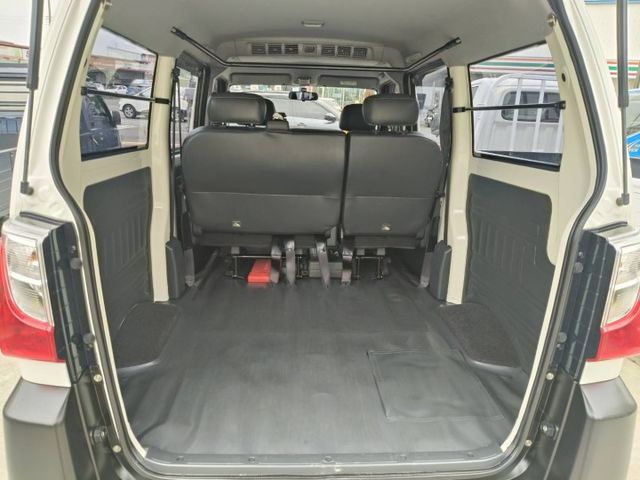 2018年12月出廠 A180 里程保證3萬多 原鈑件 自排五人座客貨車 車主超顧車 雙安 ABS TRC  第6張相片