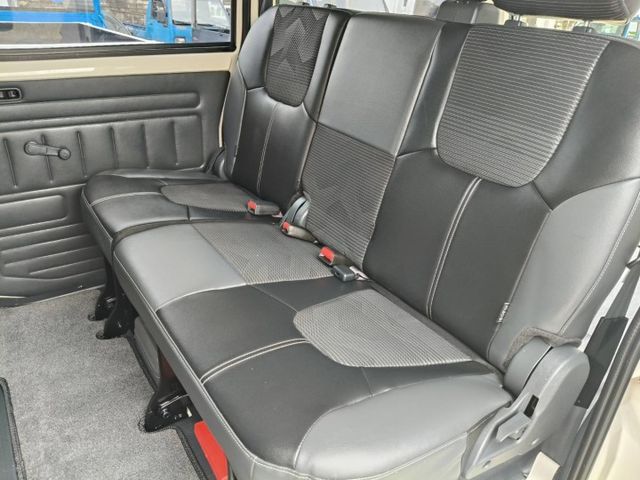 2018年12月出廠 A180 里程保證3萬多 原鈑件 自排五人座客貨車 車主超顧車 雙安 ABS TRC  第8張相片