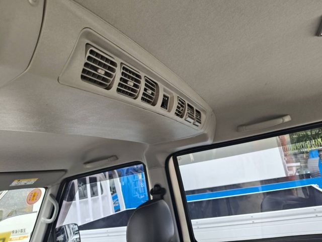 2018年12月出廠 A180 里程保證3萬多 原鈑件 自排五人座客貨車 車主超顧車 雙安 ABS TRC  第15張相片