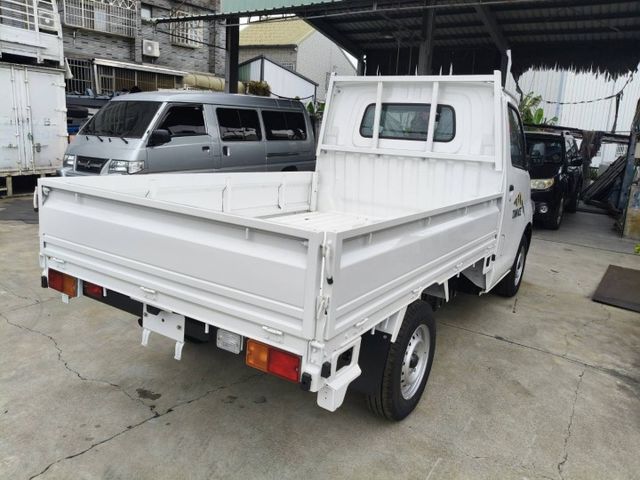 2024年9月出廠 townace 手排鐵斗 全新領牌車 還有白色木床  第5張相片