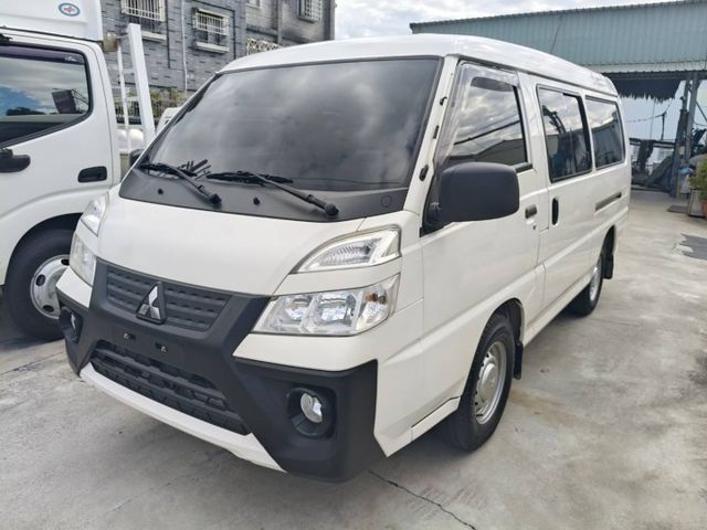 手排8人座客貨車 會附椅子 里程保證78000多公里 原鈑件 有雙安全氣囊 ABS  第2張相片
