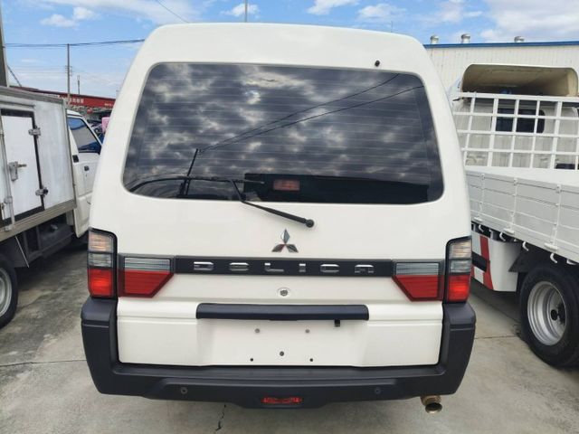 手排8人座客貨車 會附椅子 里程保證78000多公里 原鈑件 有雙安全氣囊 ABS  第6張相片