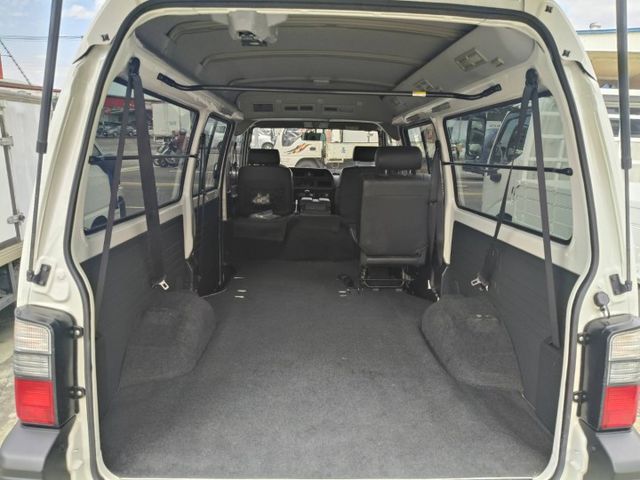 手排8人座客貨車 會附椅子 里程保證78000多公里 原鈑件 有雙安全氣囊 ABS  第7張相片