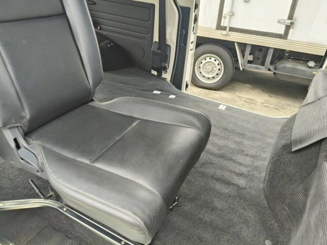 手排8人座客貨車 會附椅子 里程保證78000多公里 原鈑件 有雙安全氣囊 ABS  第14張相片