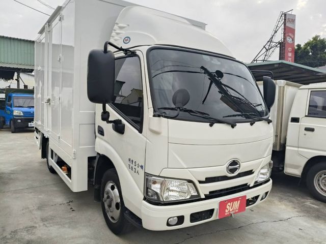 正五噸 手排11呎 里程保證61000多公里 原鈑件   箱子 長約349公分 寬約201公分 高約193  第1張相片