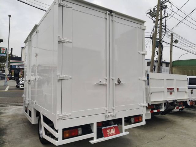 正五噸 手排11呎 里程保證61000多公里 原鈑件   箱子 長約349公分 寬約201公分 高約193  第4張相片