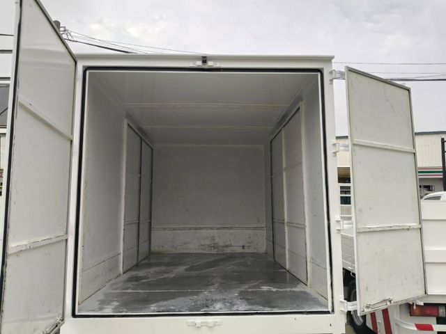 正五噸 手排11呎 里程保證61000多公里 原鈑件   箱子 長約349公分 寬約201公分 高約193  第6張相片