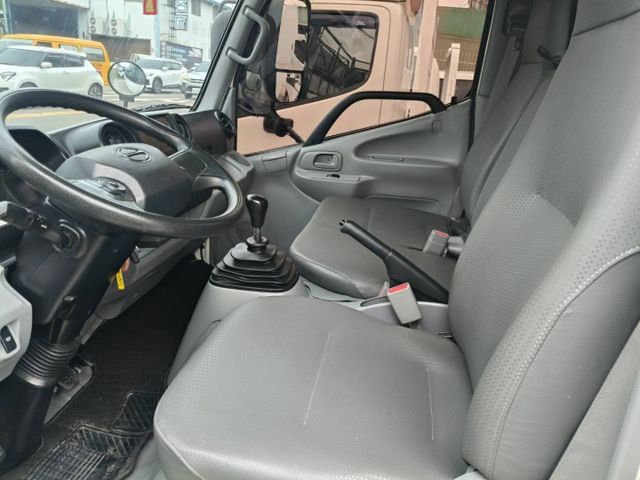 正五噸 手排11呎 里程保證61000多公里 原鈑件   箱子 長約349公分 寬約201公分 高約193  第7張相片