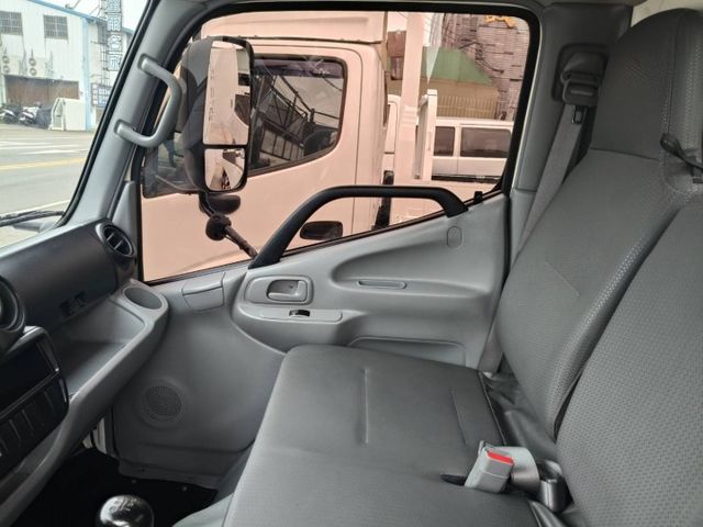 正五噸 手排11呎 里程保證61000多公里 原鈑件   箱子 長約349公分 寬約201公分 高約193  第9張相片