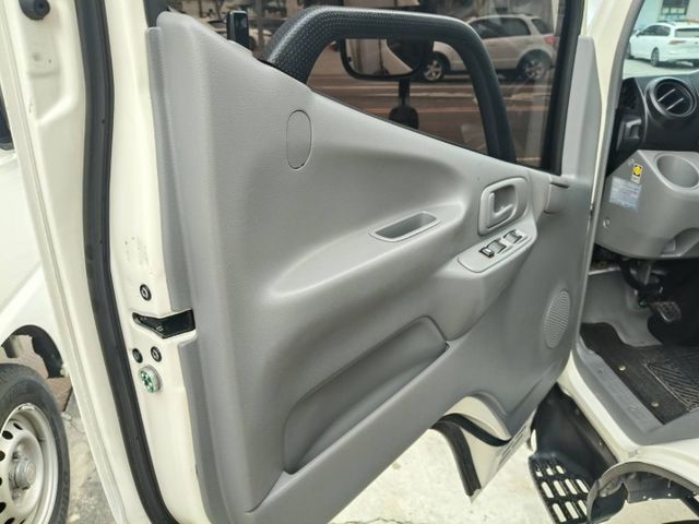 正五噸 手排11呎 里程保證61000多公里 原鈑件   箱子 長約349公分 寬約201公分 高約193  第10張相片