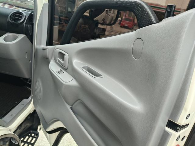 正五噸 手排11呎 里程保證61000多公里 原鈑件   箱子 長約349公分 寬約201公分 高約193  第13張相片