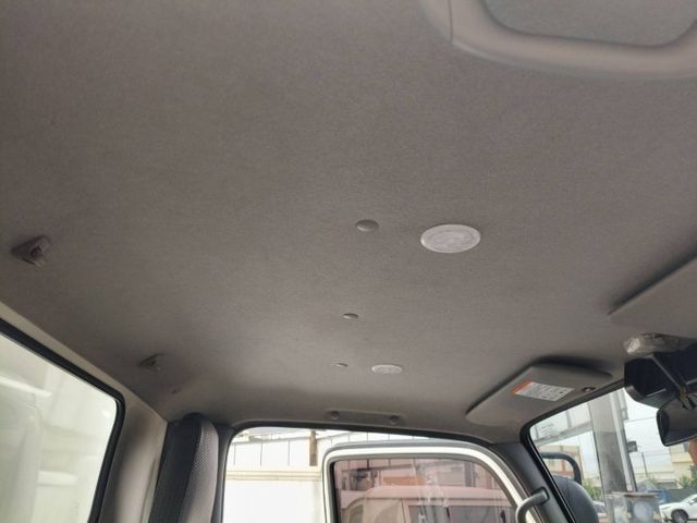 正五噸 手排11呎 里程保證61000多公里 原鈑件   箱子 長約349公分 寬約201公分 高約193  第15張相片