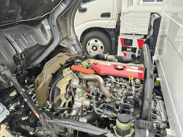 正五噸 手排11呎 里程保證61000多公里 原鈑件   箱子 長約349公分 寬約201公分 高約193  第16張相片