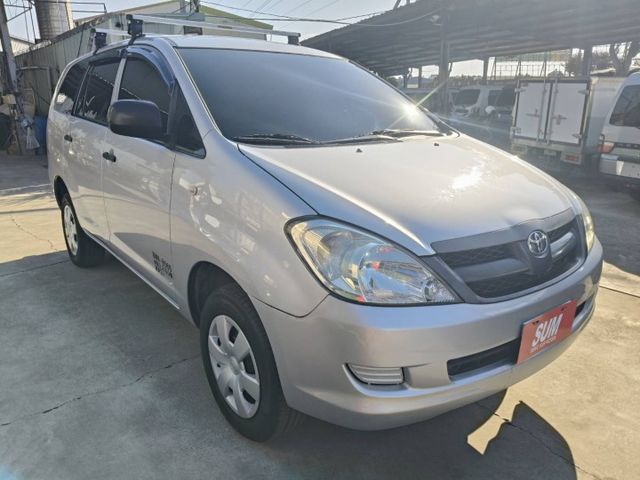 2015年12月出廠 TOYOYA INNOVA 2.0手排 原鈑件 里程保證17萬多公里 無事故無泡水  第1張相片