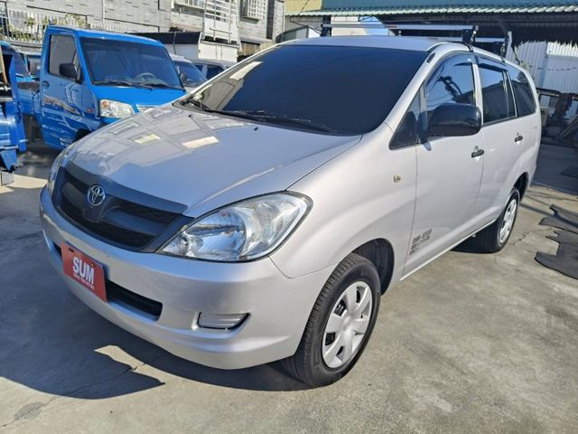 2015年12月出廠 TOYOYA INNOVA 2.0手排 原鈑件 里程保證17萬多公里 無事故無泡水  第2張相片