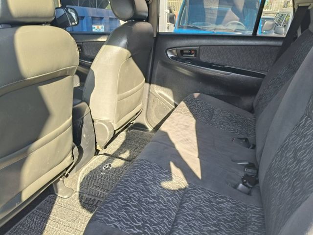 2015年12月出廠 TOYOYA INNOVA 2.0手排 原鈑件 里程保證17萬多公里 無事故無泡水  第7張相片