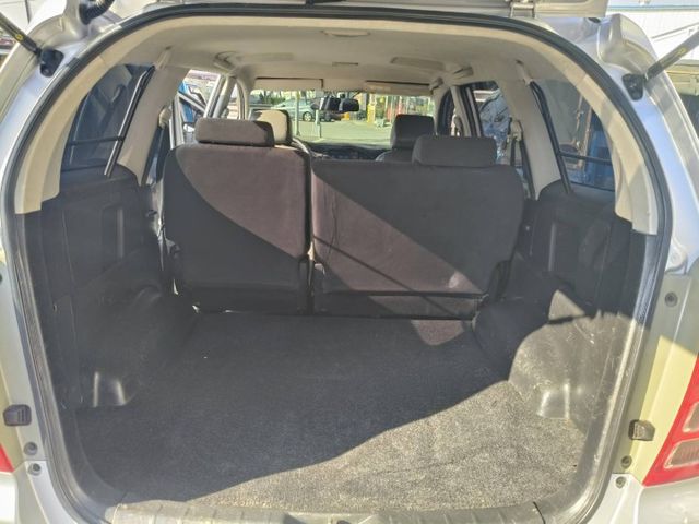 2015年12月出廠 TOYOYA INNOVA 2.0手排 原鈑件 里程保證17萬多公里 無事故無泡水  第8張相片