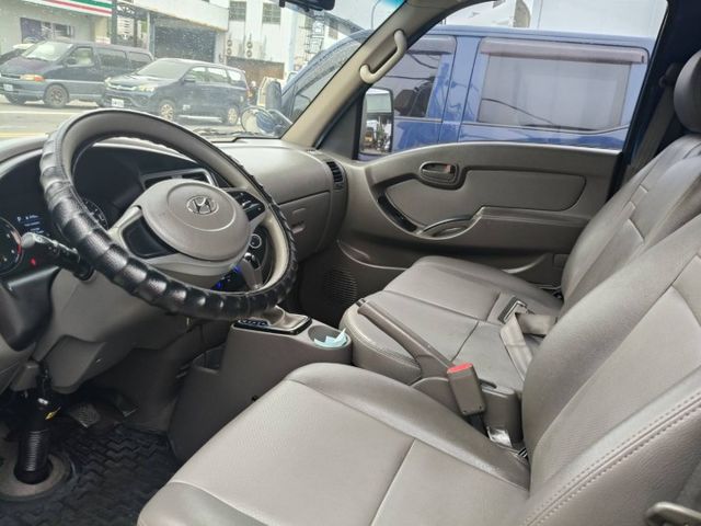 原鈑件 里程保證18000多公里 自手排 高蓬架三面開門 好開又省油  第9張相片