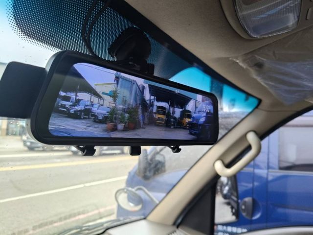 原鈑件 里程保證18000多公里 自手排 高蓬架三面開門 好開又省油  第11張相片