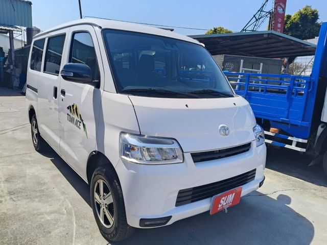 頂級版 有TSS 2.0盲點 鋁圈 電動後視鏡 全車原鈑件 保證僅跑3000多公里  第1張相片