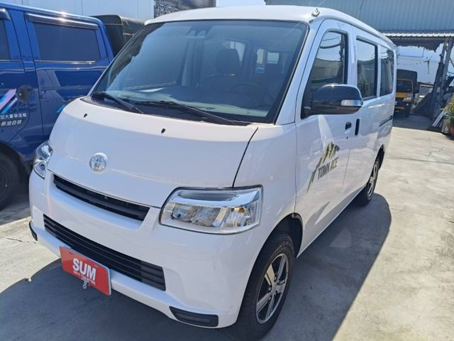 頂級版 有TSS 2.0盲點 鋁圈 電動後視鏡 全車原鈑件 保證僅跑3000多公里  第2張相片