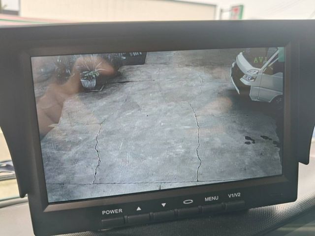 Hino 200 手排3.5噸 里程保證14000多公里 原鈑件無事故無泡水 露營載貨兩相宜 有昇降尾門 側滑門  第6張相片