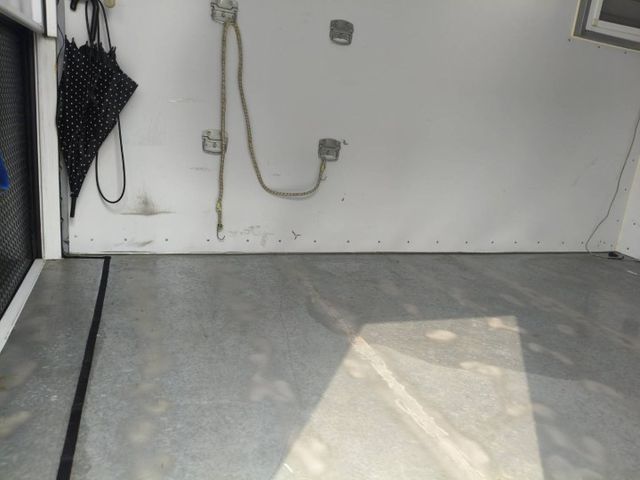 Hino 200 手排3.5噸 里程保證14000多公里 原鈑件無事故無泡水 露營載貨兩相宜 有昇降尾門 側滑門  第18張相片