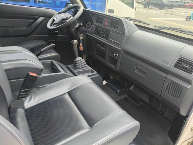 里程保證原鈑件 二人座貨車版 車況佳 買回去馬上發大財  第10張相片