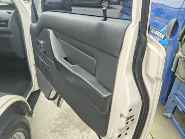 里程保證原鈑件 二人座貨車版 車況佳 買回去馬上發大財  第11張相片
